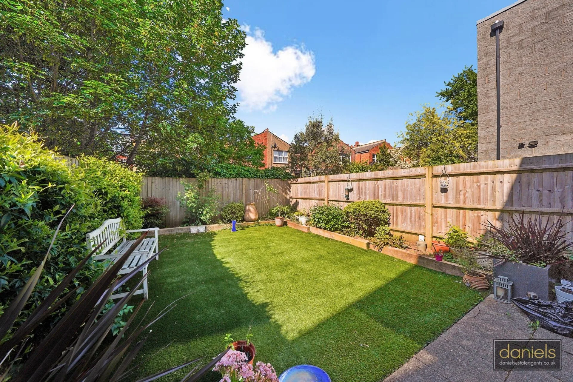 Flat Reservoir Way in Greater London