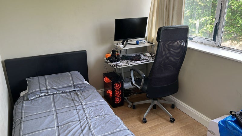 Room Inville Road in Greater London
