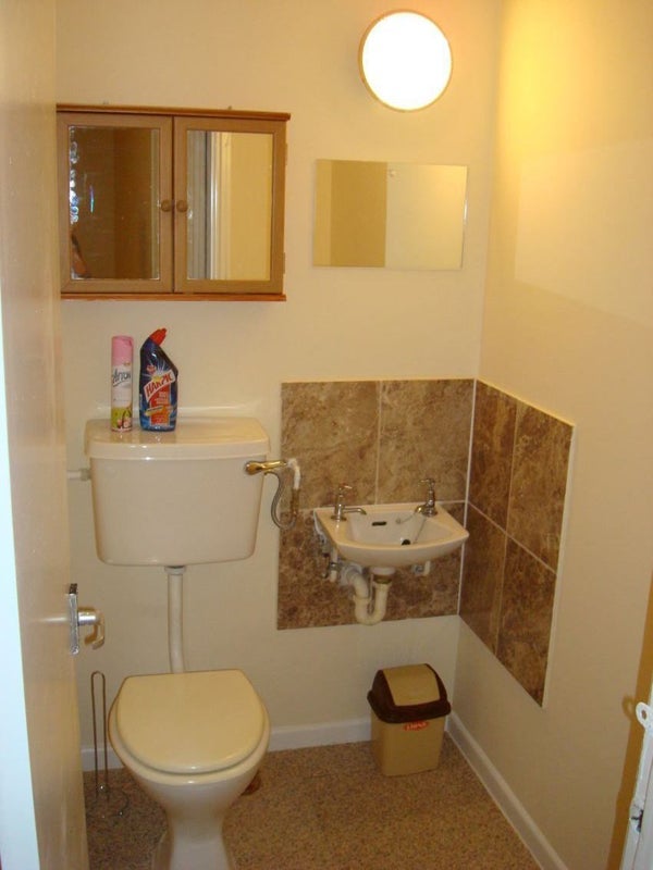 Room Inville Road in Greater London