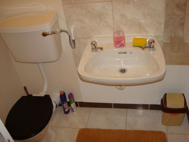 Room Inville Road in Greater London