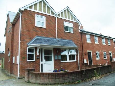 Flat Crown Lane in Ludgershall