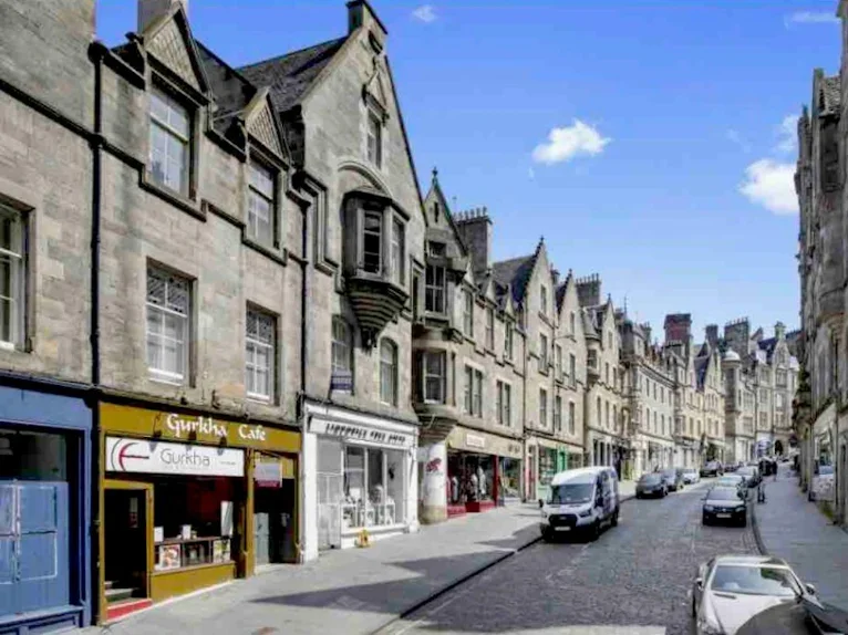Flat Cockburn Street in City of Edinburgh