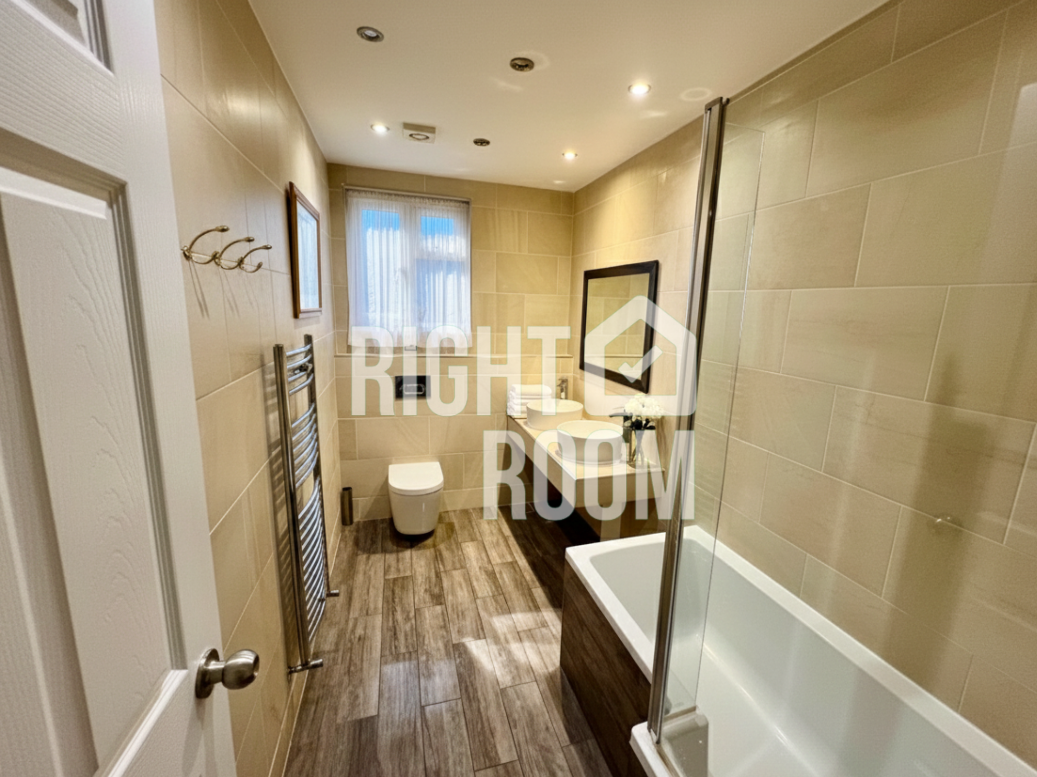 Flat Rosebank Road in Greater London