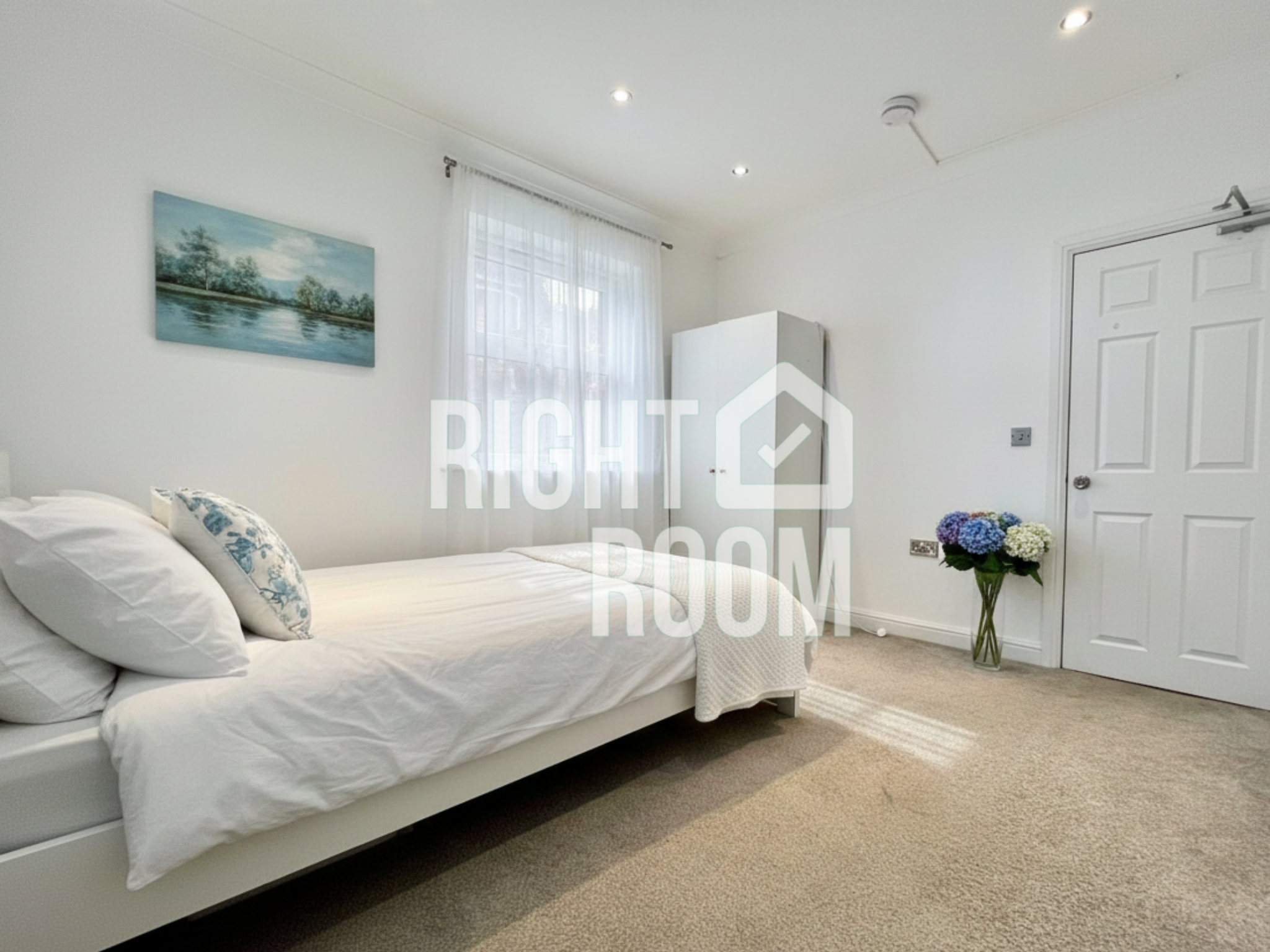 Flat Rosebank Road in Greater London