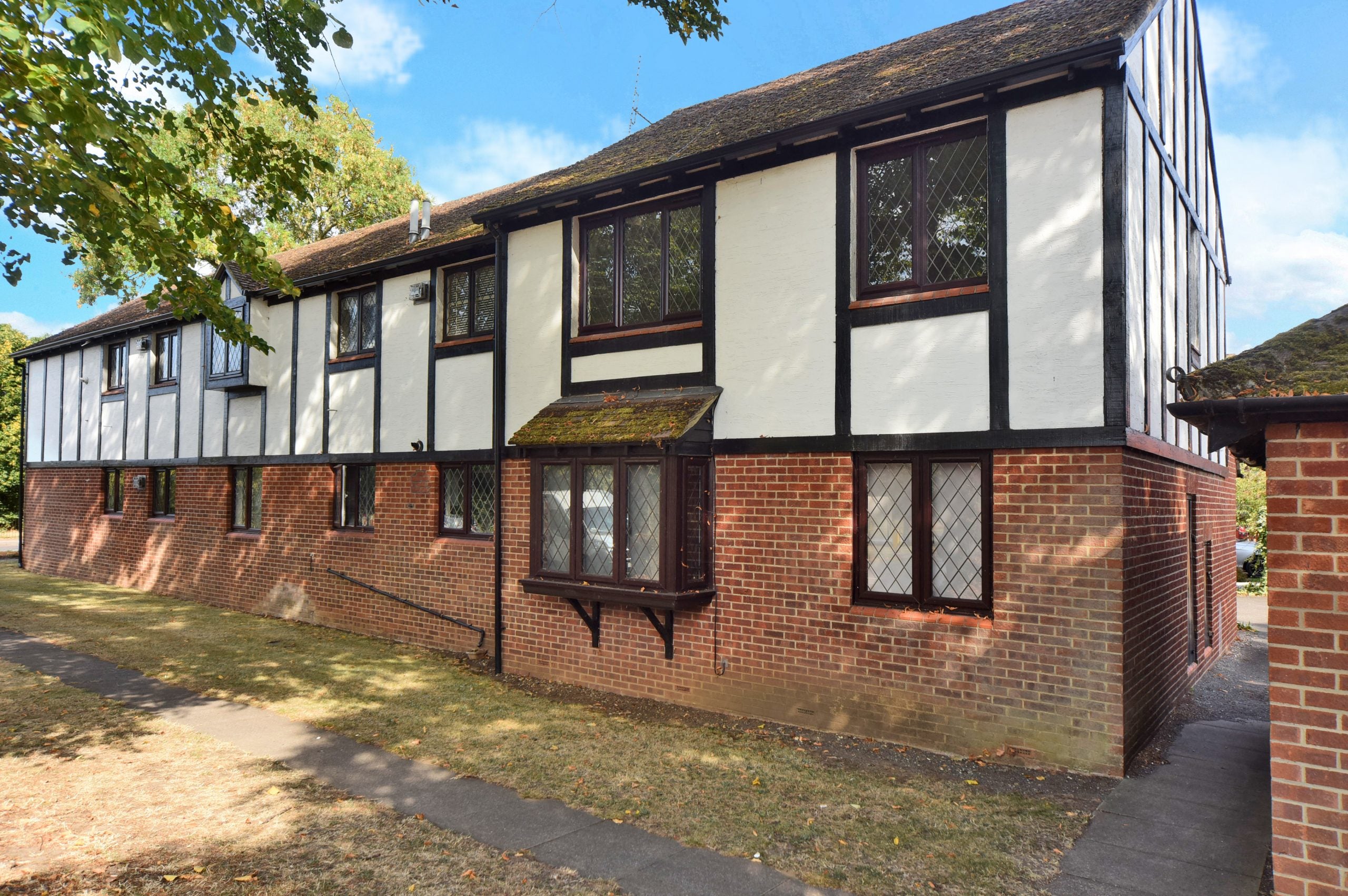 Flat Kings Chase in Walton on Thames