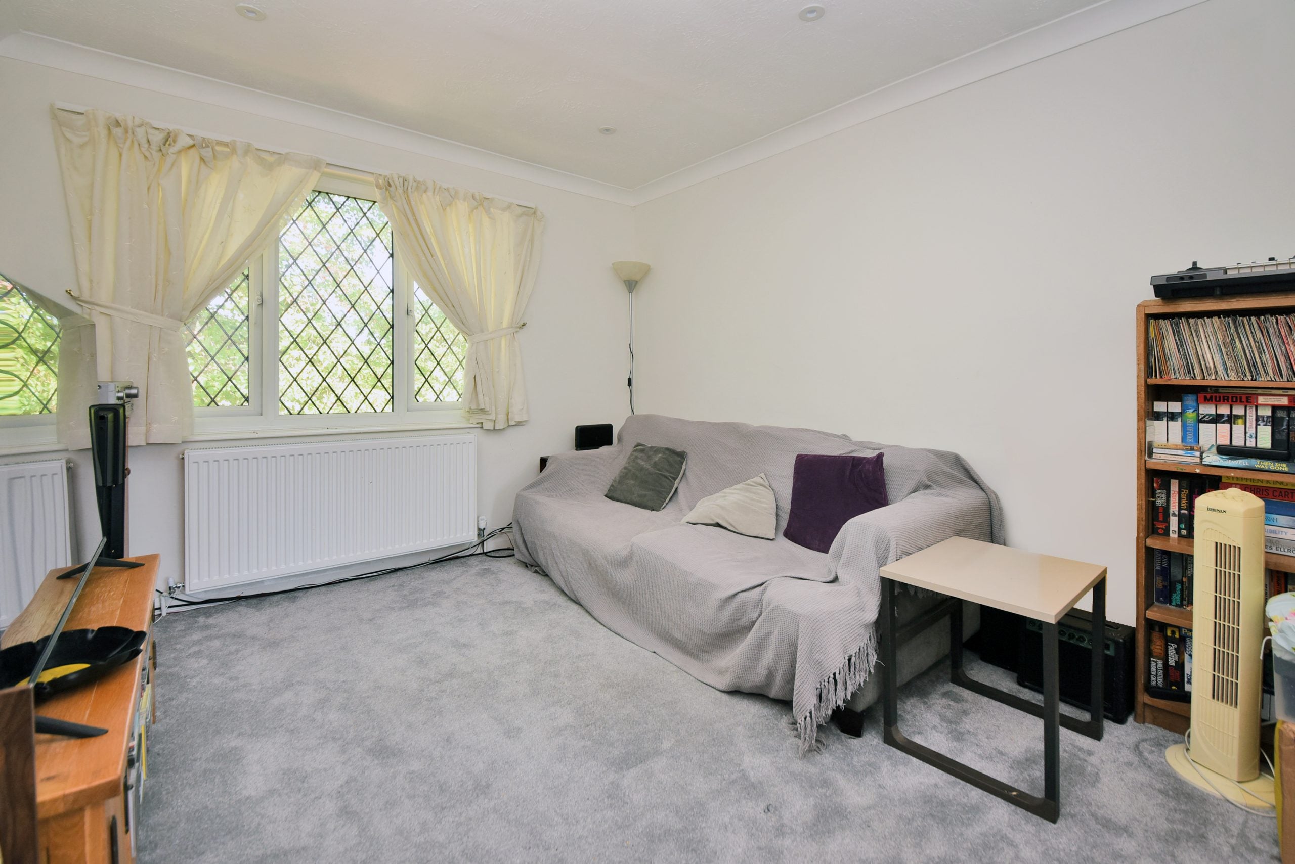 Flat Kings Chase in Walton on Thames