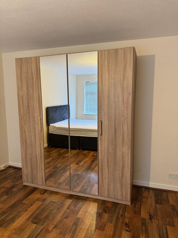 Room Outram Road in Greater London