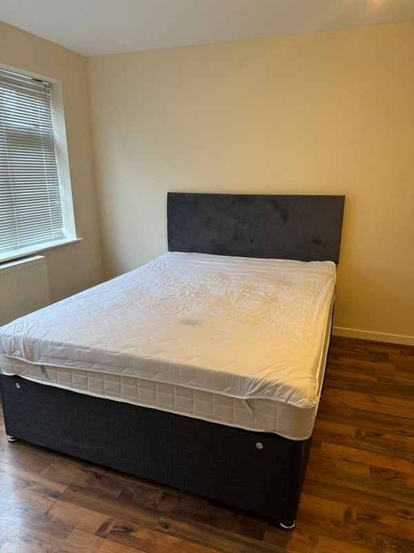 Room Outram Road in Greater London