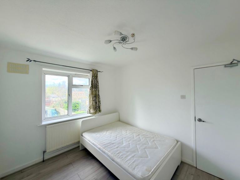 Room Brancker Road in Greater London