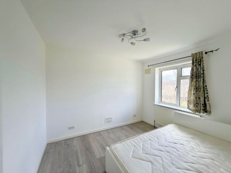 Room Brancker Road in Greater London