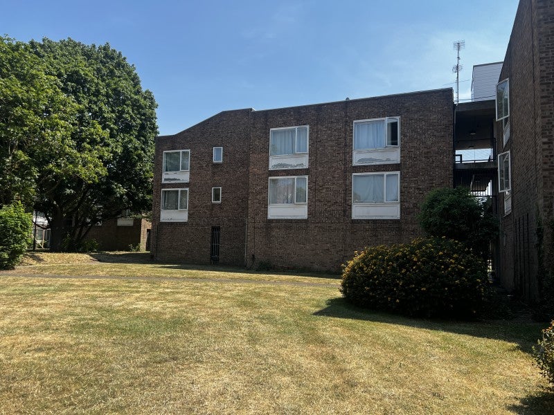 Flat Bristol Close in Borough of Spelthorne