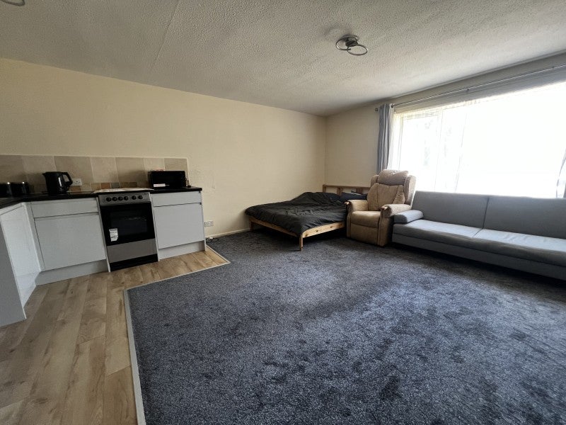 Flat Bristol Close in Borough of Spelthorne
