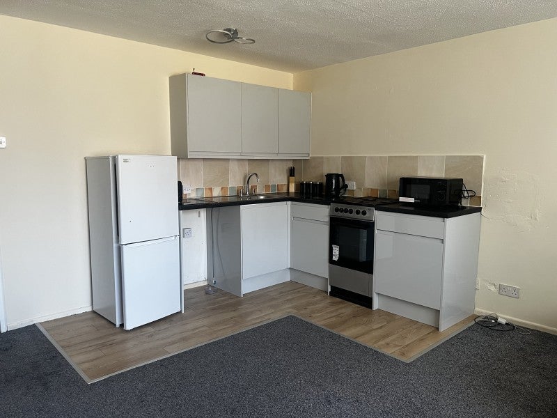 Flat Bristol Close in Borough of Spelthorne