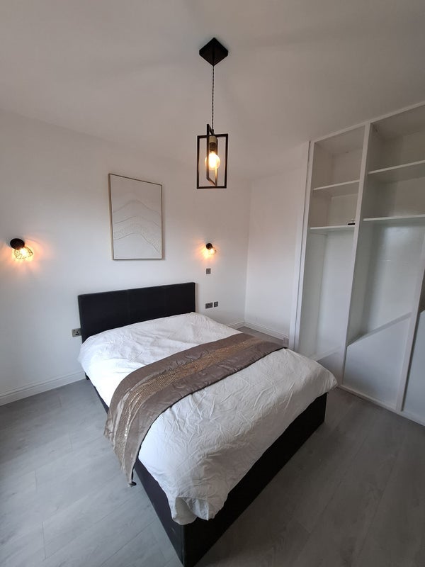 Room College Road in Greater London