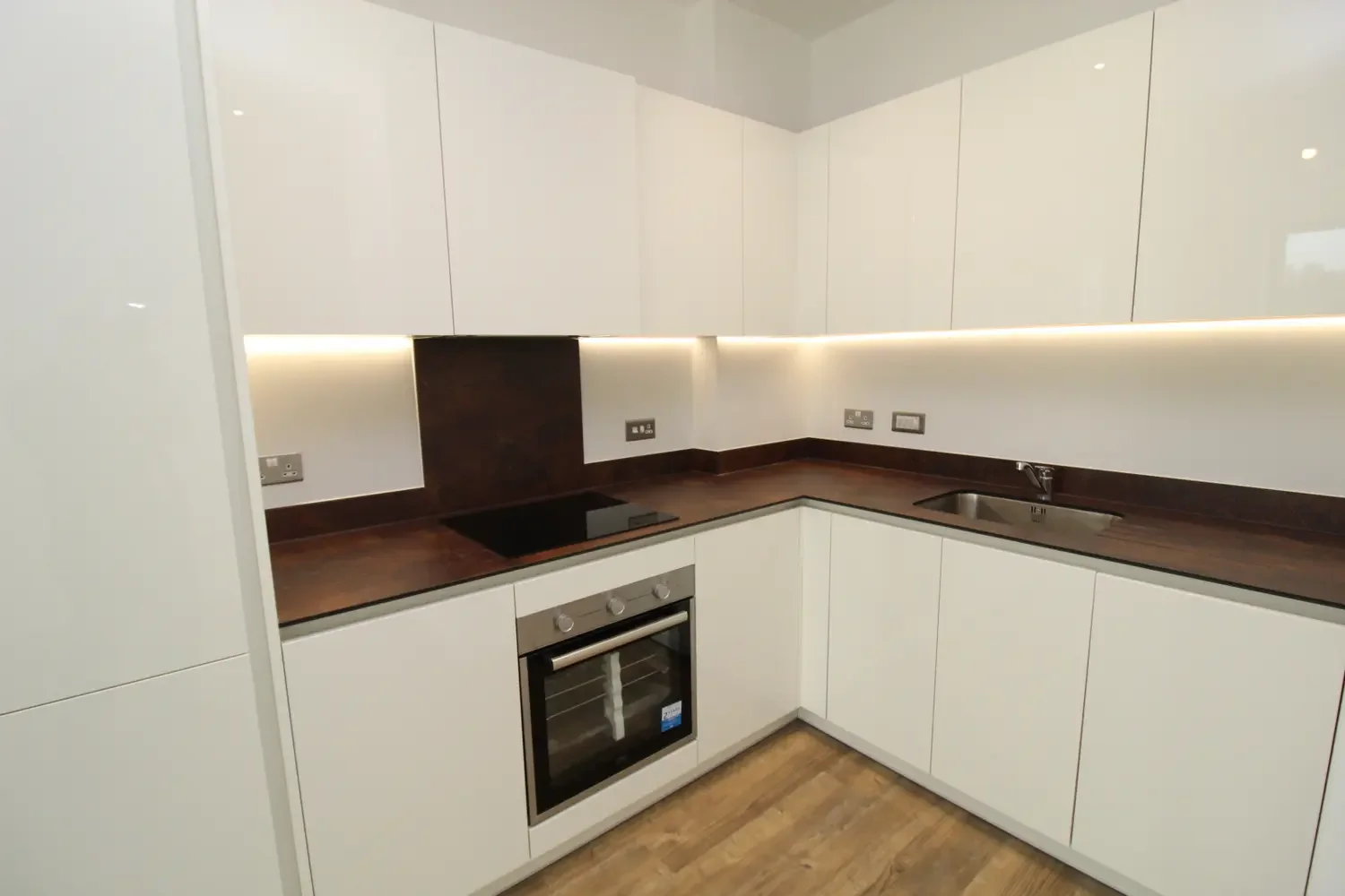 Flat Clive Road in Brentwood