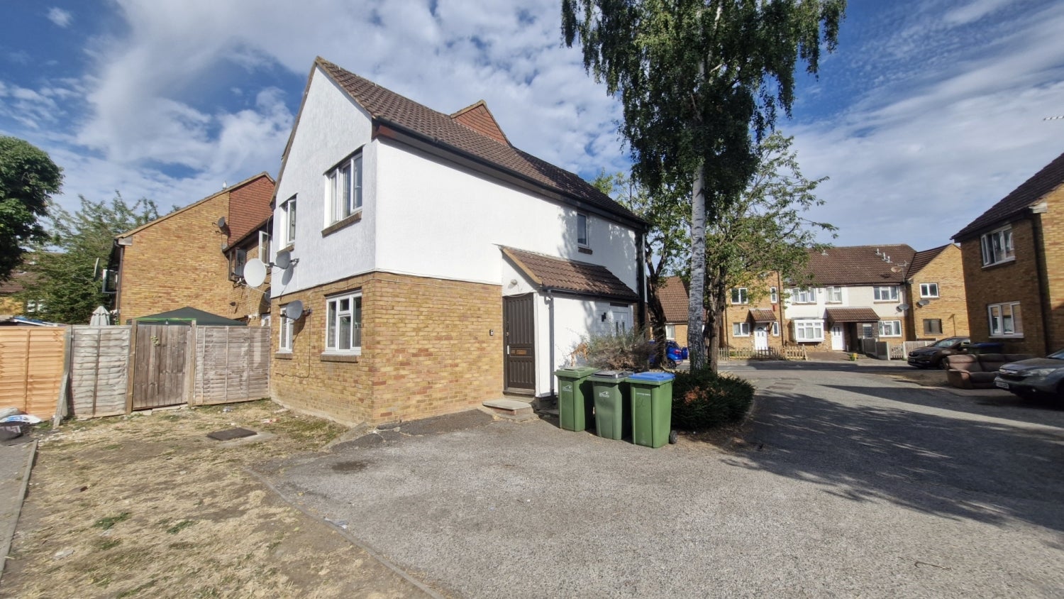 Flat Bertrand Way in Greater London