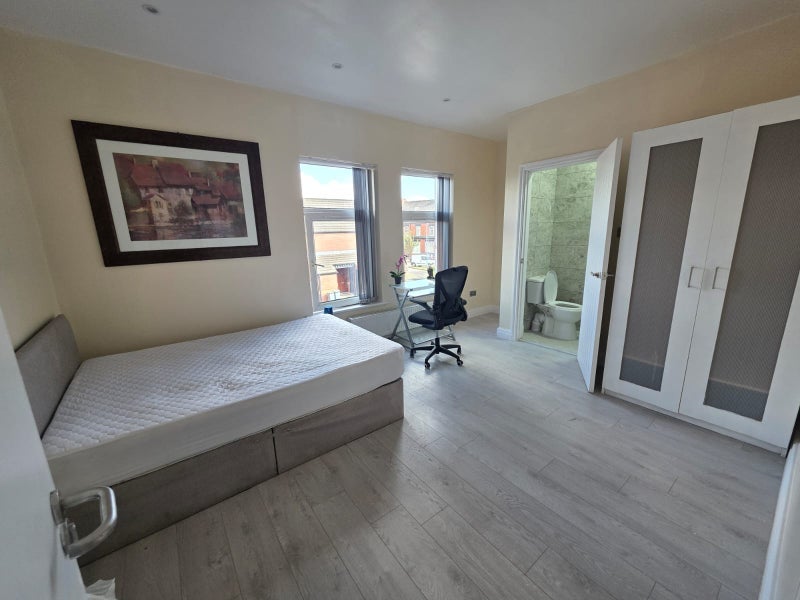 Room Binstead Close in Manchester