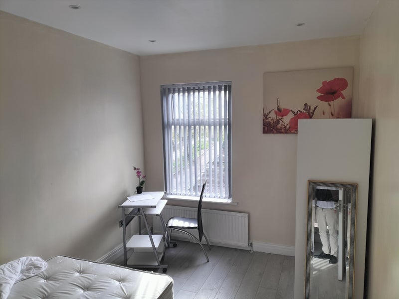 Room Binstead Close in Manchester