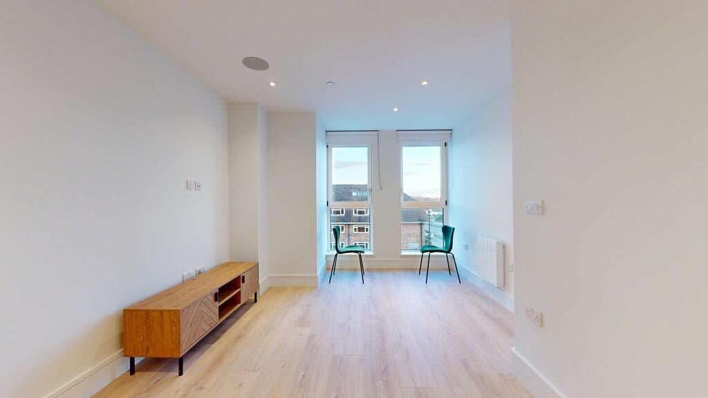 Flat Beverley Way in Greater London