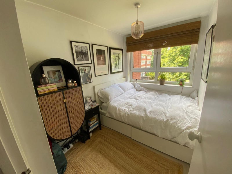 Room Shuttleworth Road in Greater London