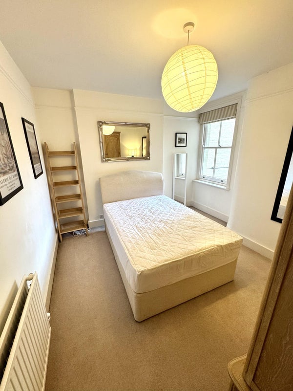 Room Queen's Club Gardens in Greater London