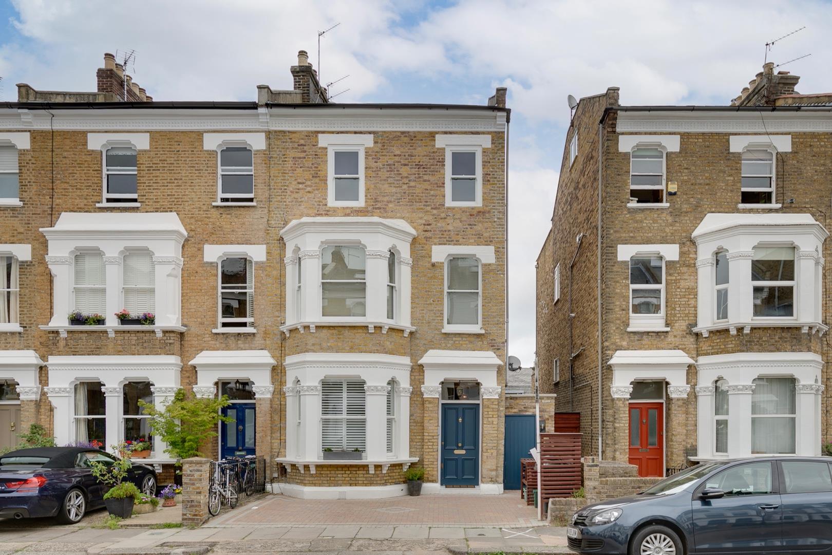 Flat Arlington Gardens in Greater London