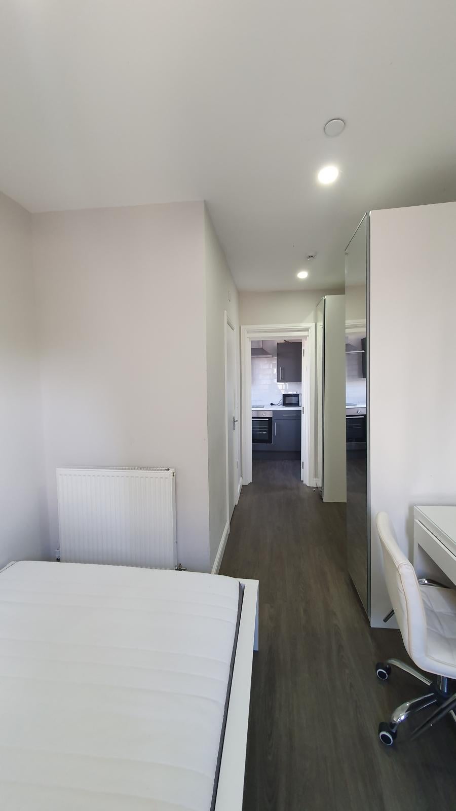 Room Castle Lane in Cardiff