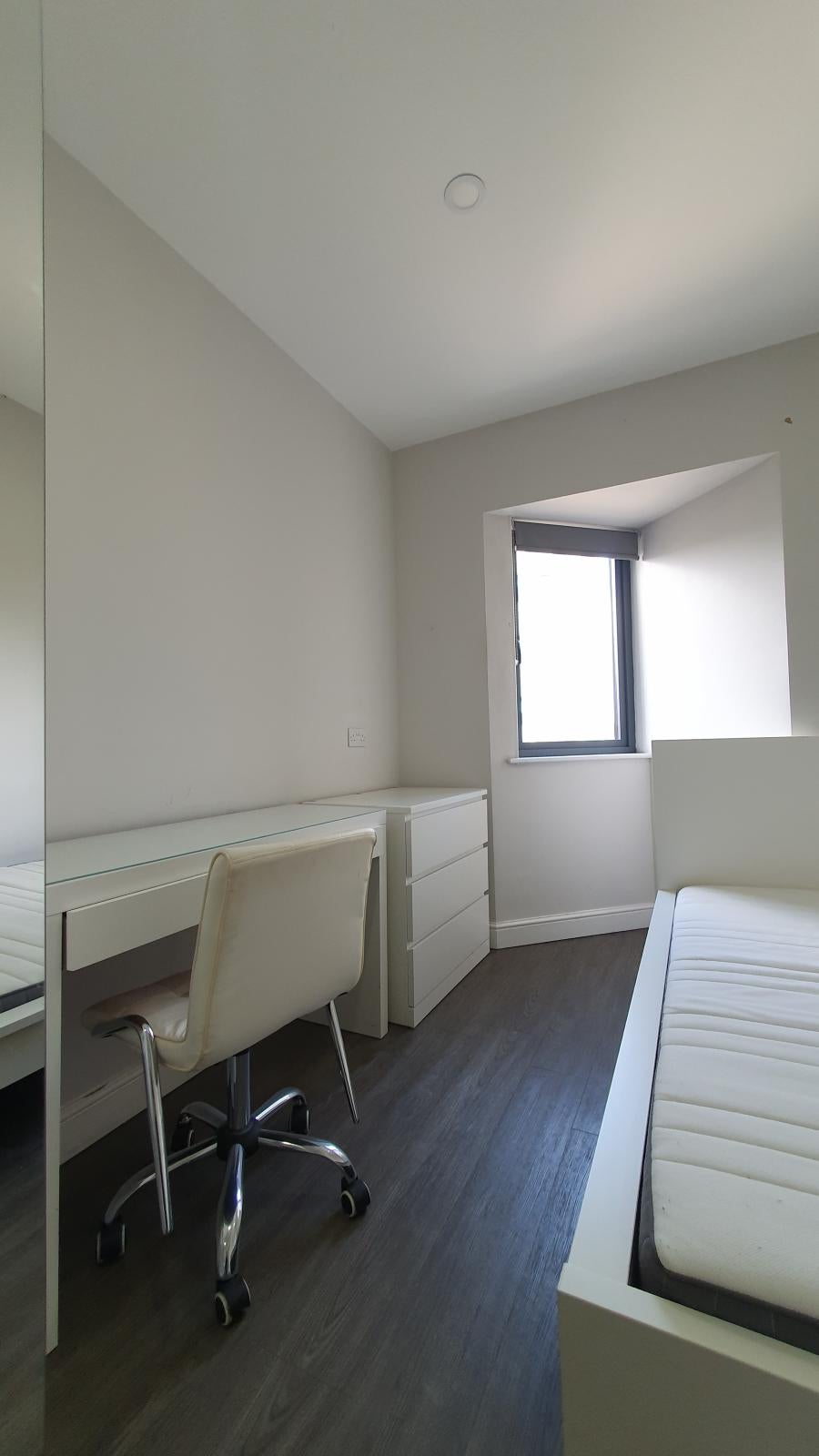 Room Castle Lane in Cardiff