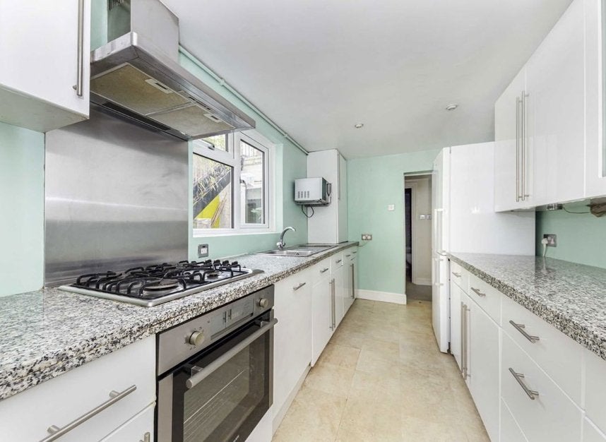 Flat Chesson Road in Greater London