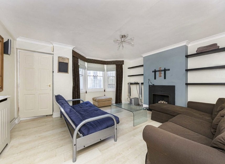 Flat Chesson Road in Greater London