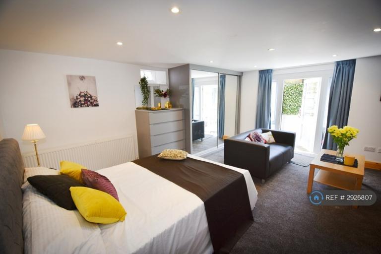 Flat Wostenholm Road in Sheffield