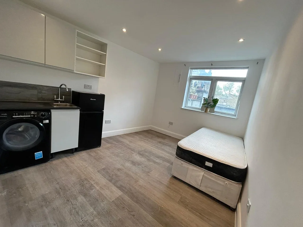 Flat Kilburn High Road in Greater London