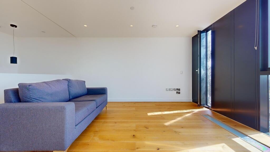 Flat Highgate Hill in Greater London