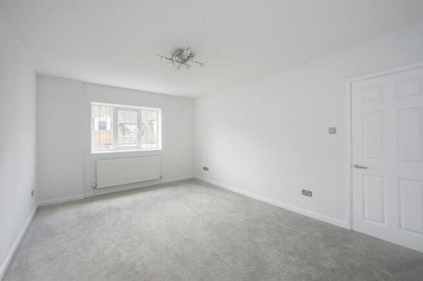 Flat Packhorse Road in Gerrards Cross