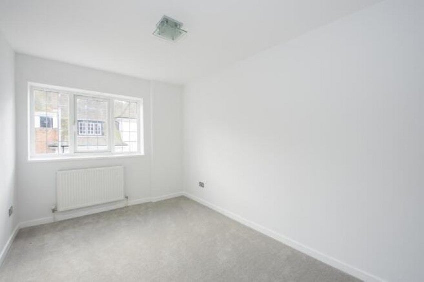 Flat Packhorse Road in Gerrards Cross