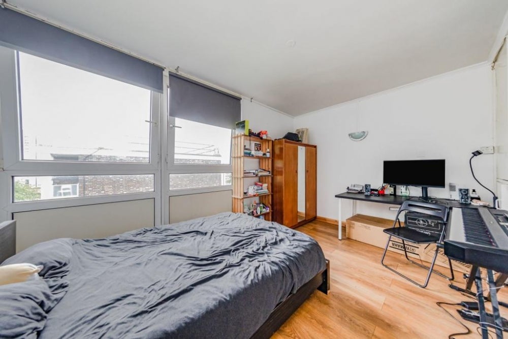Flat Lamble Street in Greater London