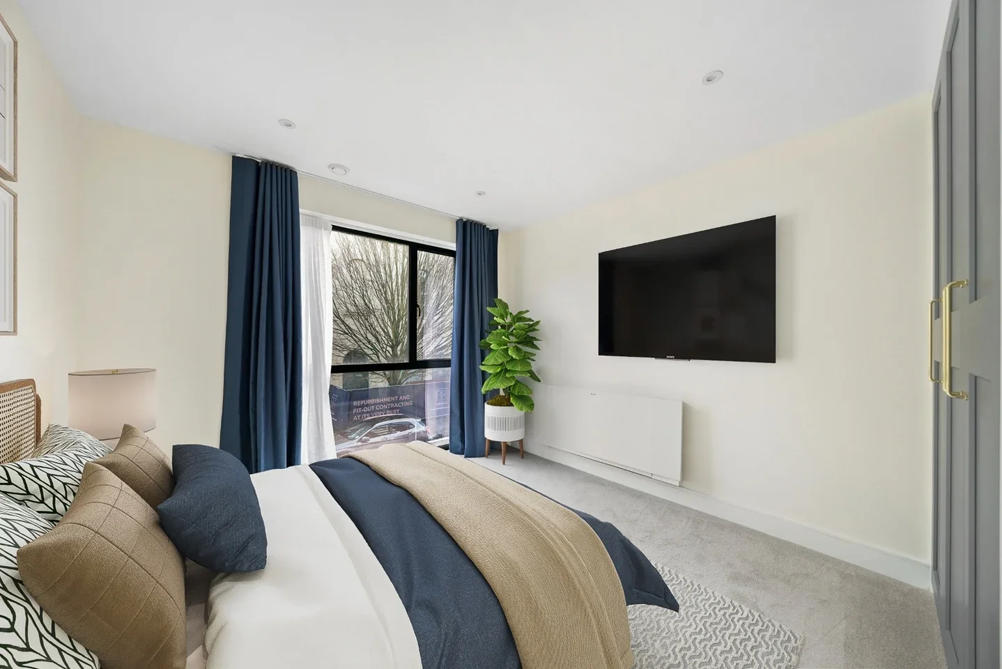 Flat Coomer Place in Greater London