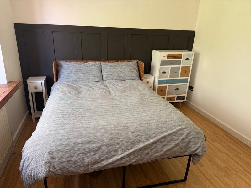 Room Meadow Close in Greater London