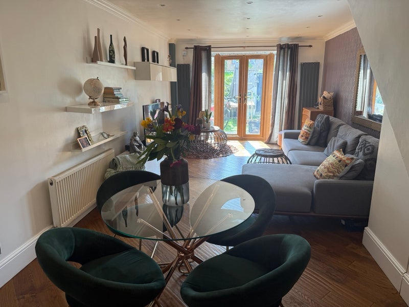 Room Meadow Close in Greater London