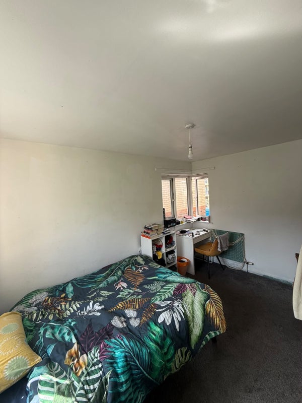 Room Old Hospital Close in Greater London