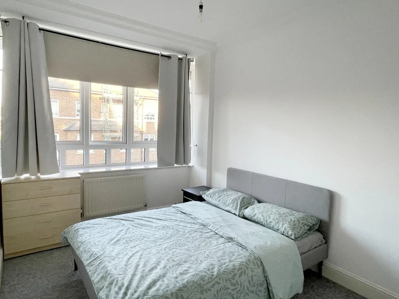 Flat May Bate Avenue in Greater London