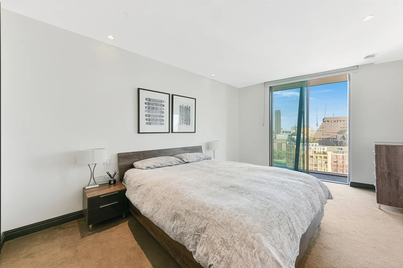 Flat Blackfriars Road in Greater London