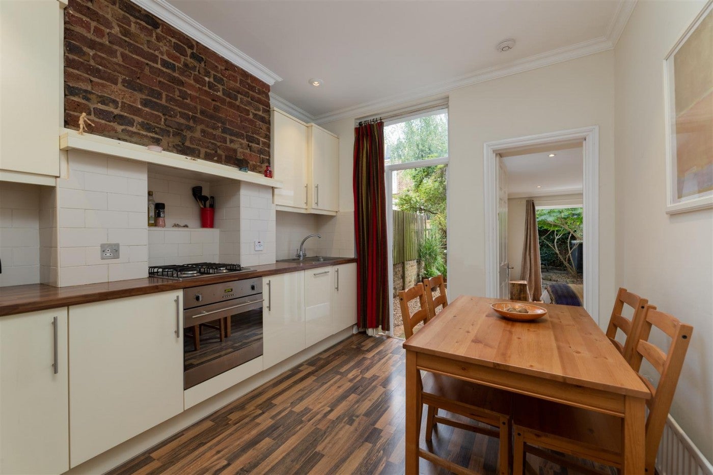 Flat Davisville Road in Greater London