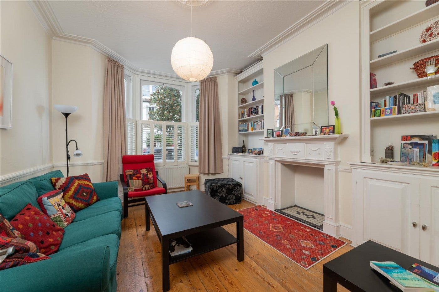 Flat Davisville Road in Greater London
