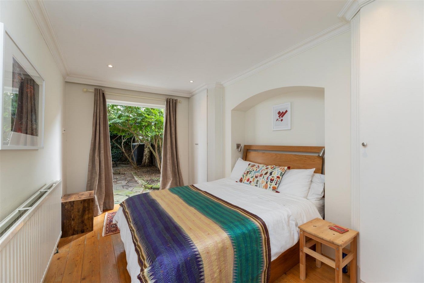 Flat Davisville Road in Greater London
