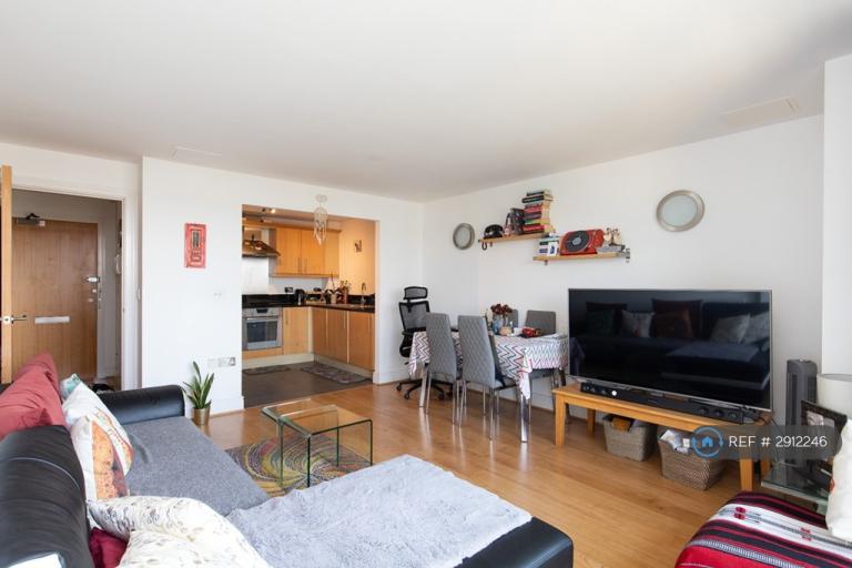 Flat Cassilis Road in Greater London