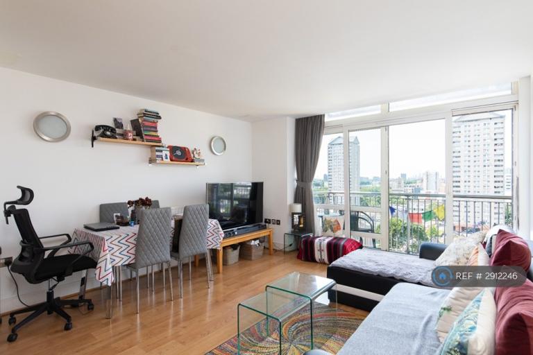 Flat Cassilis Road in Greater London