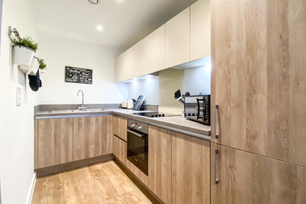 Flat John Thornycroft Road in Southampton