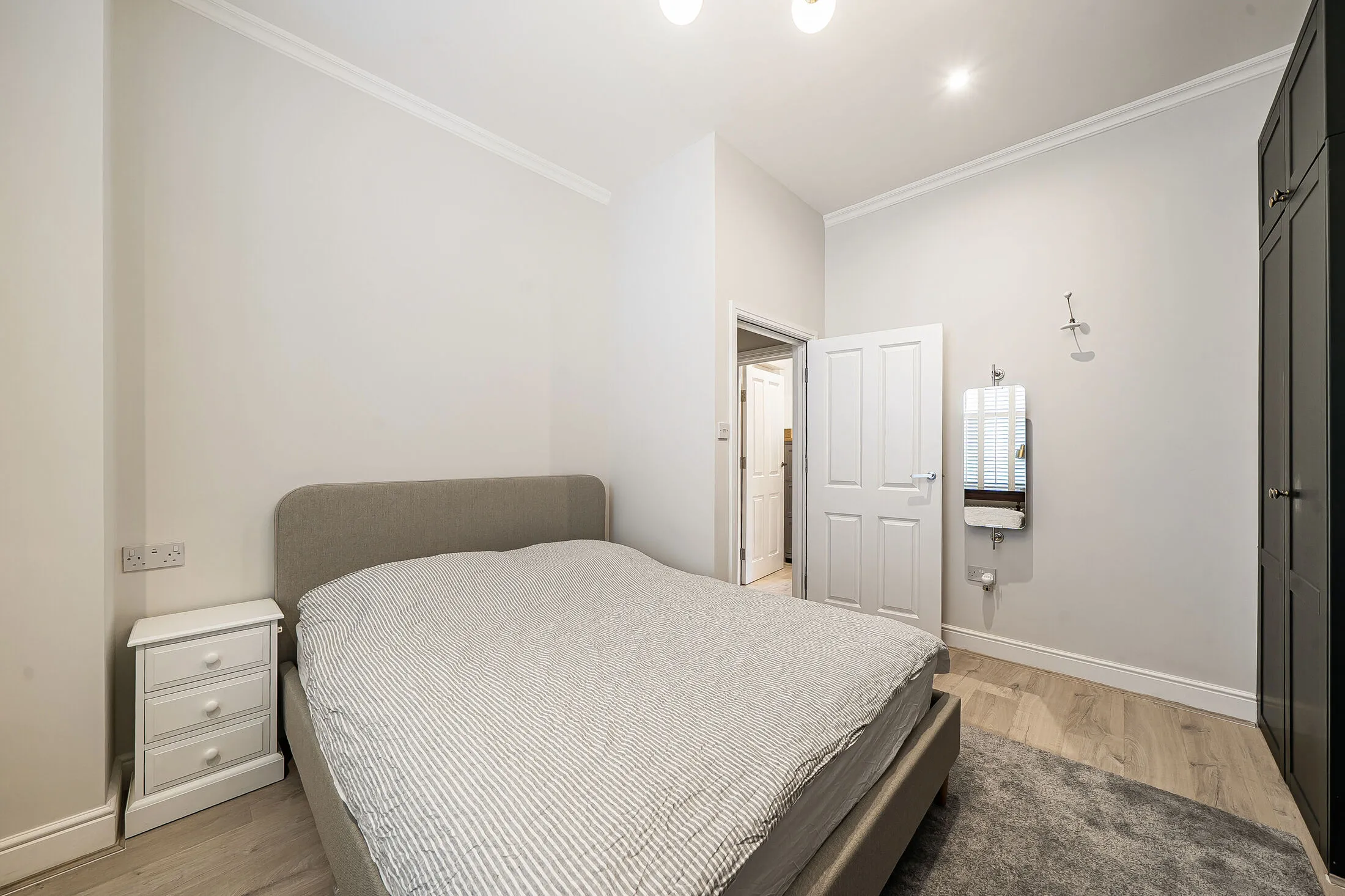 Flat Burnaby Street in Greater London
