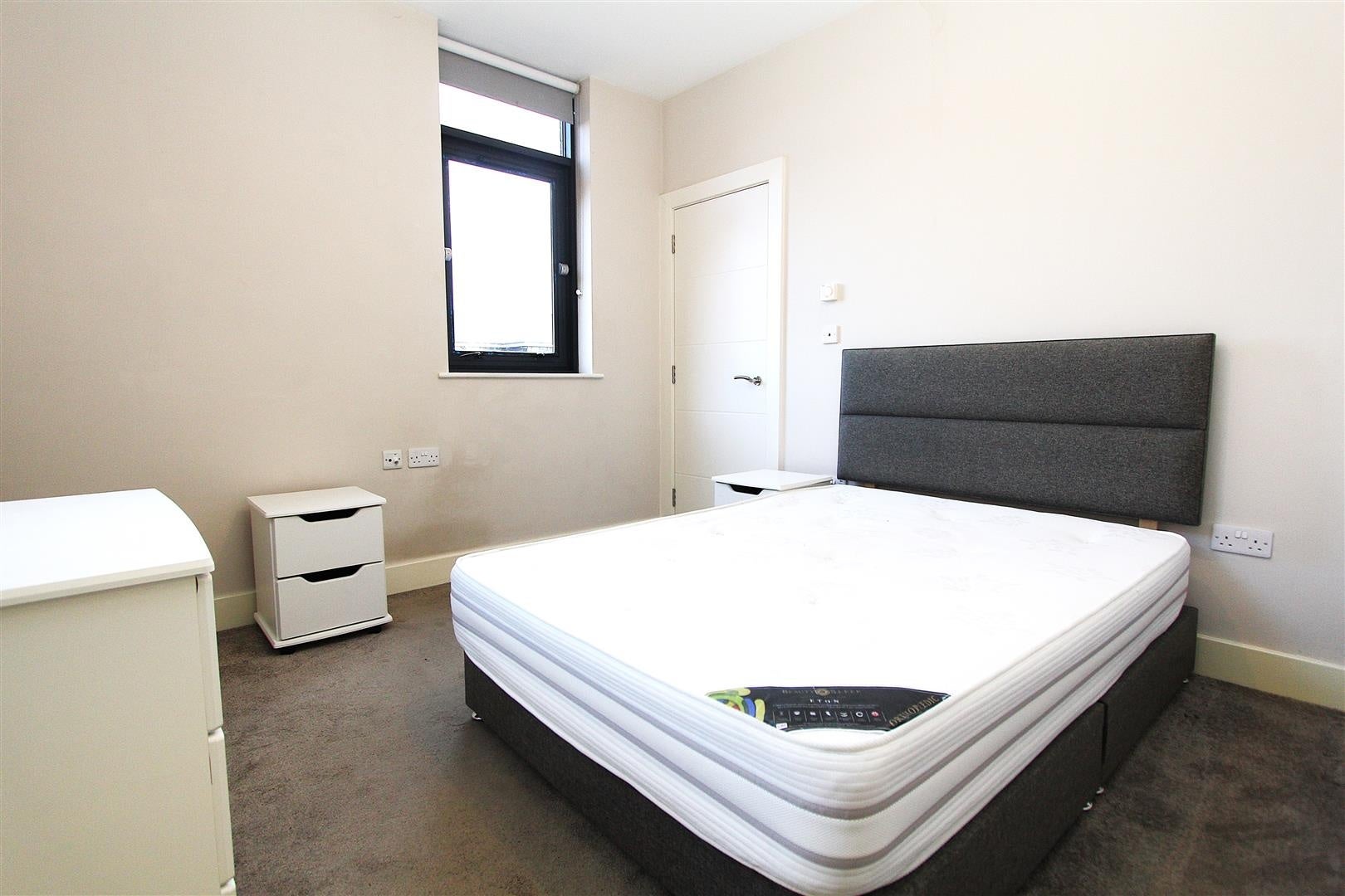Flat Dawsons Square in Leeds